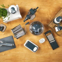 Fackelmann Gemüsehobel #easyprepare, Hochwertiger Gemüseschneider, Mandoline Mit 4 Verschiedenen Schneideinsätzen, Stabiler Küchenhobel Mit Aufbewahrungsbehälter (Farbe: Blau / Grau), 1 X 6 Teile 7 Fackelmann Gemüsehobel #easyprepare, Hochwertiger Gemüseschneider, Mandoline Mit 4 Verschiedenen Schneideinsätzen, Stabiler Küchenhobel Mit Aufbewahrungsbehälter (Farbe: Blau / Grau), 1 X 6 Teile -Kaufland Geschäft 3c07092310719e8e02da24af235057e5