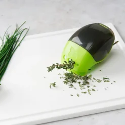 FACKELMANN Kräuterroller Mit Kräuterabstreifer, Schneidroller Mit Scharfen Klingen, Kräuterschneider Aus Hochwertigem Edelstahl/Kunststoff, Hochwertiges Schneidrad (Farbe:Grün/Grau), Menge: 1 Stück -Kaufland Geschäft 544b260056d25675d47409535b23b046