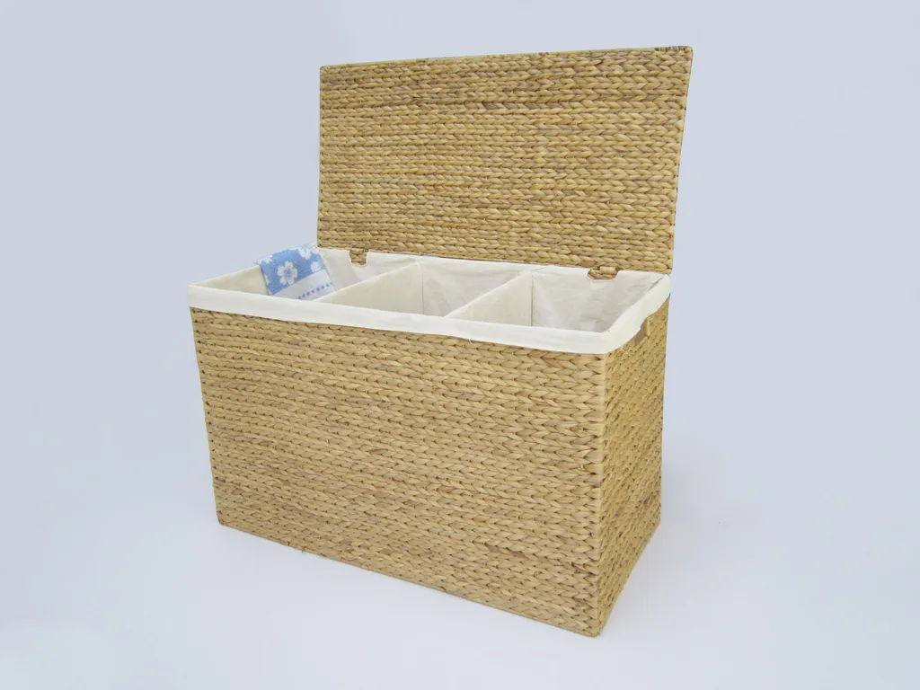 Wäschebehälter 'Sam' aus Wasserhyazinthe Natur, Wäschekörbe Wäschesammler Wäschebehälter Wäschetruhe Aufbewahrungsbox mit Deckel Aufbewahrungskiste Aufbewahrungstruhe Wäschetruhe Wäschekorb Artra Design Wäschebehälter 'Sam' Aus Wasserhyazinthe Natur, Wäschekörbe Wäschesammler Wäschebehälter Wäschetruhe Aufbewahrungsbox Mit Deckel Aufbewahrungskiste Aufbewahrungstruhe Wäschetruhe Wäschekorb -Kaufland Geschäft 5f86298706fdc6a3ff86ac036123577d