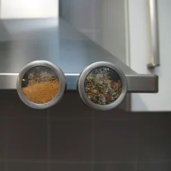 Fackelmann Magnetische Gewürzdose, Vorratsdose Mit Streuöffnungen, Aufbewahrungsdose Aus Edelstahl (Farbe: Silber/Transparent), Menge: 1 Stück -Kaufland Geschäft 83ebeff9267e64d9f2a516fbfa46f2f9